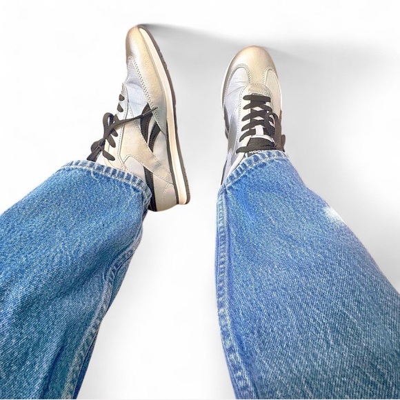 *SOLD* Reebok sneakers - Picture 1 of 8